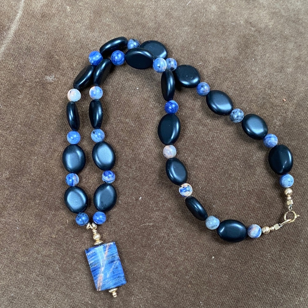 obsidian stone Elegant Blue and Black Beaded Necklace